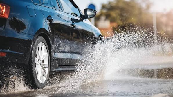 Hydroplaning Road Risks - Avoid Sudden Braking and Steering